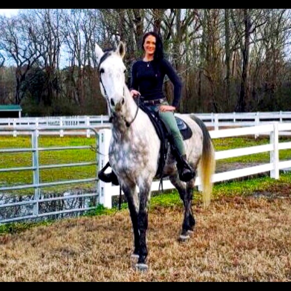 Meet your Posher, Casey - Picture 1 of 6